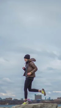 在做選擇的時候理當然需要仔細考慮。但不必為是否踏出錯誤的第一步，而擔心和躊躇不前。因為，第一步以后還有第二步、第三步……每一次的選擇雖然都是唯一的，但你不是一生只能做一次選擇。重要的不是你今天做了什么選擇，而是你今后為你的選擇做了什么。配圖
