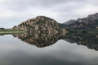 不經(jīng)歷一些坎
人生不會(huì)有蛻變
不遇到一些難
生命不會(huì)有厚重配圖