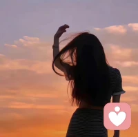送給女同胞的一段話——

楊絳先生說：“一個(gè)女人最重要的能力，不是把自己打扮得有多漂亮，也不是賺錢有多厲害，而是無論發(fā)生什么事情，都有能讓自己快樂起來的能力”[愛心]配圖