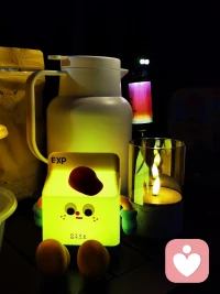 余華老師有一句話：
夜深人靜，就把心掏出來縫縫補補 ，
一覺醒來，又是信心百倍。
活著，就要逢山開路，遇水架橋。
自渡是能力，渡人是格局，
睡前原諒一切，醒來便是重生。配圖