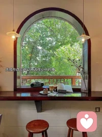 這世界和人的關系，除了表面看到的，還有心靈相關的，人有自己的感受、想象和傾向；所以你看到的，實際上不只是東西本身，人的主觀意念匯入到所看的這方世界，這世界本就不一樣了。配圖