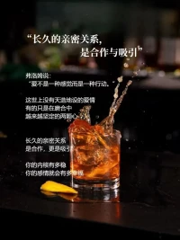 弗洛姆说：“爱不是感觉而是行动。这世上没有天造地设的爱情，有的只是在磨合中，越来越坚定的两颗心。长久的亲密关系是合作，更是吸引，你的内核有多稳，你的感情就会有多幸福。”配图
