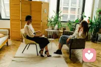 说话的分寸——
生气时，不要任性发言；
激动时，学会克制表达。
和父母说话，多说体谅话少说顶撞话；
和爱人说话，多说关心话少说抱怨话；
和孩子说话，多说赞美话少说指责话。配图