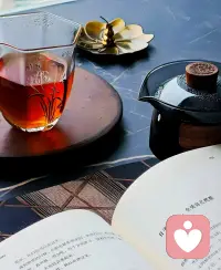 如果你觉得命运不公，那就先换个地方静下心来。别急着和现状硬碰硬，也别急着把自己拆了重装。改命，不需要彻底颠覆自己，只需要你挪一步，挪到一个能让你自然发光的心境里……