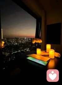情绪粒度低的人，感知世界往往“非黑即白”。在其感受里，只有“感觉很好”和“感觉很糟”两种状态。一旦遇到负面事件，大脑就会直接拉响那个“我很烦”的警报，然后整个人陷入一种笼统的混沌中……配图