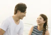 幸福的婚姻不是沒有沖突，而是擁有了應(yīng)對沖突的能力。人生起起伏伏，讓伴侶成為你此生相愛、彼此顧念的摯友。配圖