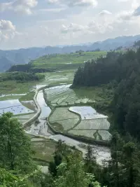 我们的限制性思维，潜意识里的每一种习惯，一遍又一遍反复经历的那些事，我们不断重复的行为模式，都来源于我们自身的某种需求。这种需求与我们的一些观念保持一致。所以保持不断的告诉自己，我愿意放弃那些让我***（肥胖、抱怨、愤怒、头痛等）的需求。不管你是否相信，我们的确选择了我们的思想，而我们的思想确实创造了我们的人生！所以，积极的自我暗示或消极的自我暗示、是你需要仔细考虑好要输入你大脑的程序！配图