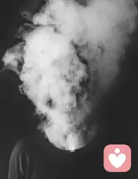 焦慮癥的主要表現(xiàn)：包括生理性變化，行為特征變化與認(rèn)知情感變化等，癥狀有情緒不安、心跳加快，緊張回避、偏執(zhí)易怒、過(guò)分恐懼、睡眠障礙以及頭暈、疲乏等。配圖