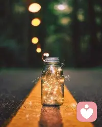 一個積極向上的人，本身就是一束光，當黑暗來臨的時候，她不需要驅趕黑暗，只要發出本身的光，黑暗也會消失不見！所以說，不是沒有黑暗，只因為有光，遮住了黑暗，足矣！配圖