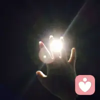 不喜歡的東西，不要去抗爭，而是去尋找另一束光，比如你不喜歡黑暗，不去與黑暗作斗爭，而應改想怎樣讓光進入黑暗配圖