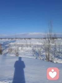 就想在零下14的室外走一走，所以我從溫暖的房間里走了出來！回頭看我留下的一排清晰的腳印，抬頭看看遠方白雪覆蓋的山頂，好像悟到點什么？