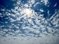 周末好，北京，立秋后的好天气，看云朵朵..
情绪就像天边飘过的云…