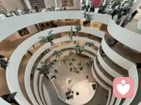 “孤獨經濟”是指以獨居生活者和愛好獨處人群的需求為導向、以滿足其個人情感和生活享受為盈利點的消費模式。

正面影響：首先，它順應了個體獨立性的增強和自我意識的覺醒。
其次，孤獨經濟為弱社會聯系人群提供了情感支持

負面影響：其一被動的孤獨消費可能弱化人際交往能力，其二，孤獨經濟某些業態存在道德和法律爭議配圖