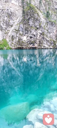 人要在感情里失去平衡，
才能找到你人生的平衡。配圖