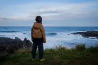 “人生實苦，終其一生，我們都要不斷地修煉靈魂，完善自我。”

人生，是一場自我雕琢的修行。

讓自己變好的努力，任何時候開始都不算晚。配圖