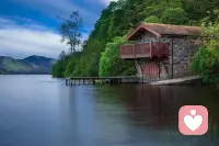 生活中的困難和挫折總讓我們迷失方向，而正面面對、積極應(yīng)對這些困難，努力尋找生命中的美好，則能收獲真正的幸福。配圖