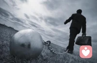 當你眼里裝滿痛苦的時候，你就看不見其他東西。配圖