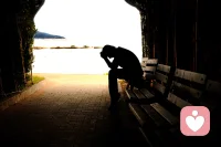 尋短見的人并不是想結束自己的生命，而是想結束痛苦！配圖