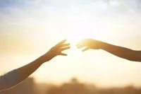 和解不等于和好，也不等于同意或接受。我可以理解你，但我任然可以不同意你，我仍然可以不同你和好，甚至我可以對你有意見。配圖
