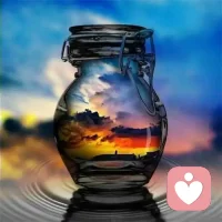 生活中我們總是要感謝很多事情，但是我們卻從來沒有想過：感謝自己。感謝自己的什么呢？感謝自己的不完美。或者叫作“擁抱內(nèi)心的暗夜”。
其實(shí)，真實(shí)勝過完美配圖