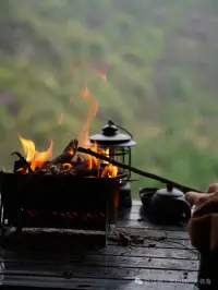 当你说’我就是这样的人’，试试在句尾加个’…吗？’——可能性往往藏在自我质疑的裂缝里配图