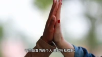 “有些人用逃離證明被需要，像孩子賭氣藏起玩具。”配圖