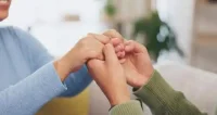 “依戀的背面，寫著對孤獨的恐懼。”配圖