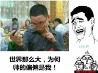 爱上一个自恋狂会怎么样？

自恋狂总是沉浸在自己的世界里，他们常常要求伴侣随时随地地满足他们的需要，而全然不顾及伴侣的境况。假如你有足够的勇气去承受拒绝他们而带来的风险，他们就有办法确保你感到愧疚。这是极有可能发生的。
尽管如此，你还是会留在这段关系里，因为当初那些吸引你的东西总会定期回来，比如魅力、激动和性爱的表现。不过，你的最终下场不外乎两种：没有成功取悦的话，你受到双重批评；即使取悦成功，你还是被批评。

自恋狂会爱吗
有时候，你可能会认为自恋狂只爱自己。这是一个很常见的误解。事实上，自恋狂也并不爱自己。他们的完美主义、傲慢，不过是在掩盖他们不承认的对人的厌恶﹣﹣通常还有对自身的厌恶。这其实是他们对他人轻蔑和指责的外在投射。在他们的内心世界，充满了恐惧，总是不愿正视自己。

在公众场合，自恋狂会开启魅力模式，也正是这个模式在一开始就深深地吸引了你。为此，人们常常把注意力投向他们，并因为他们的能量而神采飞扬，你也为自己能沐浴在他们的光辉之中而激动自豪。
但是一旦两个人独处，他们就像完全变了个人。他们总是一味地要求现实爱情一定要达到绝对美好的程度，认为爱情里的那个人一定要对自己好，如果对方达不到自己想象的好，就怀疑对方，对对方心怀不满，甚至产生敌意。

同时，爱情里的自恋者很想给对方留下美好的印象，却又不愿完善自己，这就会陷入傲慢自大、强加于人的陷阱而无法自拔，最终因为自己的过度自恋导致爱情的失败。然而，爱情是建立在相互平等尊重的基础上的，而自恋者往往不能做到尊重对方，那么他们的爱情自然也就无法承受风浪。配图