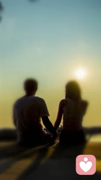 怎么看


這兩天轟動的名人離婚案，有人問我怎么看，我說婚姻本身具有娛樂性，如果娛樂性變成了柴米油鹽，就覺得沒有意思了，所以不玩了。配圖