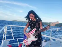 情緒低落的時候就去外面走一走，看場落日余暉，和江河湖海交談，與日月星辰對話，去看一條魚怎么游動，去觀察一朵花怎樣綻放….
走出去吧、大自然會治愈你的憂傷~配圖