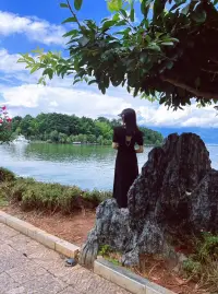 情緒低落的時候就去外面走一走，看場落日余暉，和江河湖海交談，與日月星辰對話，去看一條魚怎么游動，去觀察一朵花怎樣綻放….
走出去吧、大自然會治愈你的憂傷~配圖