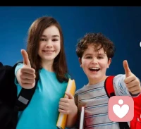 让孩子变得自信的五句话
李玫瑾是中国人民公安大学教授，长期从事犯罪心理和青少年心理问题研究。她就提出了如果家长能经常说这五句话，孩子会越来越自信。
1.等你不哭了，我们再来解决;
2.你不能欺负别人，也不能让别人欺负，保护好自己，然后赶紧走开;
3.你的东西自己做主，玩具可以分享，也可以交换;
4.你想要做好一件事，就要有耐心，再来一次，肯定比上一次好;
5.你是因为不小心才犯错的，同样的错误不能犯第二次，否则会受到惩罚哟。配图