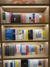 最近一年多在北京系統(tǒng)學(xué)習(xí)了心理學(xué)中的催眠，可以解決原生家庭問(wèn)題和心理創(chuàng)傷，還有抑郁，焦慮等問(wèn)題，還會(huì)OH卡，沙盤(pán)，塔羅牌和色彩分析，可以分析你的潛意識(shí)，讓你更了解真實(shí)的自己，感興趣的可以聯(lián)系我！配圖