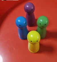 我和我的來訪者一起總結(jié)了下面幾個抑郁癥自救的方法，可以推薦給有需要的人：
?1、莫名其妙的想哭的時候，就大哭一場；
?2、易怒、易激惹，情緒失控的時候，就深呼吸放松、放空自己；
?3、自我否定、覺著活著沒意思的時候，就用厭惡療法，胳膊上套個橡皮筋，瞎想的時候就挑起橡皮筋狠狠地彈自己；
?4、心情低落、不想社交、逃避一切的時候，就走出去，換個環(huán)境，跟大自然對話！
?
?感謝我的來訪者的無私與大愛！配圖