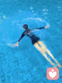 把生活想象成“游泳” 
你只有懂得放松
浮力才會出現
你才會被托舉
 
世界自有其浮力配圖