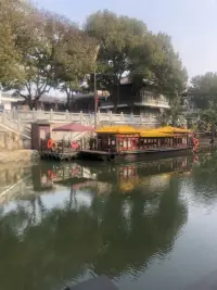 如果你覺得太孤獨了，那一定是讀的書太少了，因為古往今來所有的情緒都是相同的，人類共有情感，書里已經(jīng)給了答案。配圖