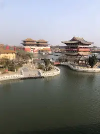 在脆弱的時候停止責備自己，是一種勇敢。看起來是邁向深淵，其實已經貼近與生具來的慈悲和柔軟。配圖
