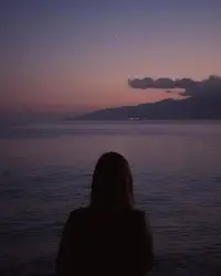 人生，沒有下一次，感情不會等人，錯過就是一生；時間不會等人，轉身就是永別；生命不會等人，一晃就只剩自己。趁著感情還在，多聯系對方；趁著心勁還在，多努力向前；趁我們都還活著，請多珍惜！配圖