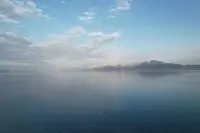 關系里所有的結局其實的都是你一手造成的，想要改變別人對你的態度和方式，最應該改變的是你自己。別人的重視不重要，首先自重才有珍重。所有失去都不可怕，最可怕的是你為了那些得到而失去自己、沒有自己、降低自己。一個連自己都不愛的人，輕易舍棄自己的人，不能為自己做主的人，別人又怎會將你放于主位。怨天尤人時，先狠狠的批評指正一下自己，很多的悲劇都源于在不良的環境里，又不能突破自己，又沒有脫離的勇氣，又有那么多的糾結與放不下，什么都怕失去，唯獨沒有好好的愛自己！配圖