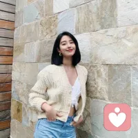 丫頭，愛應該是讓人變得溫柔和勇敢，而不是時常感到委屈和妥協(xié)，感受不到愛意的時候，把自己還給自己，把別人還給別人，大大方方走出來。配圖