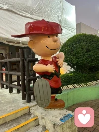 养育青少年，多闭嘴，要钱给钱就好，再尽量给点好脸色，不给钱时，也给点好脸色，就好了。
​
怎样为之富足的养育，口袋里十块钱，他要2块，愿意给，心平气和，不说教，不愿意给，坦然拒绝，不叨逼。

怎样为之匮乏的养育？口袋里十块钱，他要2块，给时，叨逼逼“你看我省吃俭用，对你多好，你以后要如何如何才对得起我……”，不给时，“给你吃给你穿了，你还要这要那，你没看到我们多辛苦，你就是个讨债的你就是个白眼狼，你还跟他人比……”配图