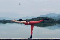 生命最美的姿態，
向內探索，
向外延伸配圖