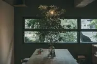 世界上有很多迷人的花，可我還是喜歡有結果的樹。配圖