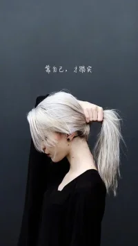 當你厭倦了現在的工作，那么靜下心來，你發現只有兩條路可走，要么繼續精神內耗下去，要么辭職開始新的求職。其實，這個時候最重要的是看清自己，看看自己有沒有條件辭職，如果沒有足夠經濟條件及個人能力條件，則選擇繼續，但要改變狀態，積極面對，樂觀對待，改善自己的工作態度，找到一個全新的你，讓自己變得更值錢！?配圖