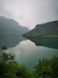 你非常計較得失的事一定不是你熱愛的事。
你十分在意回報的人一定不是你深愛的人。
人生很短，做一件事，愛一個人，別太認真。配圖