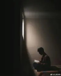 #智慧語錄# 無始以來，我們所追求的都是過得更好更快樂，更有安全感，然而，這種追求至今仍沒有結果……是時候停下來重新思考了。如果不糾正兩個錯誤，我們很難得到真正持久的安樂，一個是在缺憾中尋求完美，另一個是只想自己快樂。——摘自《寂靜之道》