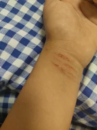 越來越難受了不知道怎么了感覺自己像個瘋子配圖