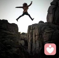 一个浅显易懂的道理。你不需要讨好别人，你牛逼了，自然会有很多人来找你。配图