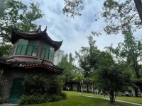 要解決生活里亂七八糟的問題，就得學會接納。接納是從接納開始。我們每個人都是有缺陷的，但是真正這些缺陷使我們變成獨一無二的自己。當我們站在優勢區去看自己的缺時，我們的缺其實就是只有那么一小塊。
缺陷，有些時候是我們的財富。缺陷，如果善加利用，就是我們的獨一無二。缺陷，可以讓我們與眾不同，缺陷，也可以讓我們真正的獨一無二。無論自己在生活、工作或者事業上的缺陷，如果你善加看待，善加利用，那么你的人生就會迎接、接納這樣一個非常好的禮物。配圖