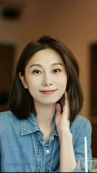 《道德經》上說：
知足不辱，知止不殆，可以長久，
懂得適可而止，
福祿才能長長久久，連綿不絕。
大道至簡，
修行的最高境界，
是低配生活，高配靈魂，
智慧的人都是減衣減食，
減少欲望，
懂得豐盈自己內心的人，
才能活的更加通透！
寡欲則心靜，心靜則事簡，
愿你看到世界滄桑，內心仍安然無恙!配圖